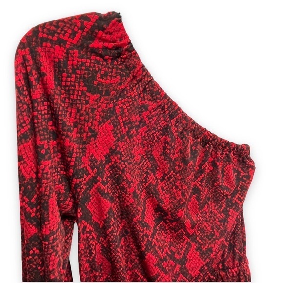 Michael Kors NWT One Shoulder Python Print Top Red and Black Medium - Picture 9 of 13